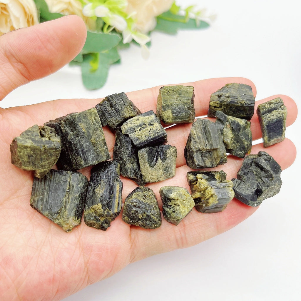 Natural Green Tourmaline Mineral Specimen Irregular Raw Crystal Rock Stone Magic Eliminate Magnetism Gemstone Energy Healing