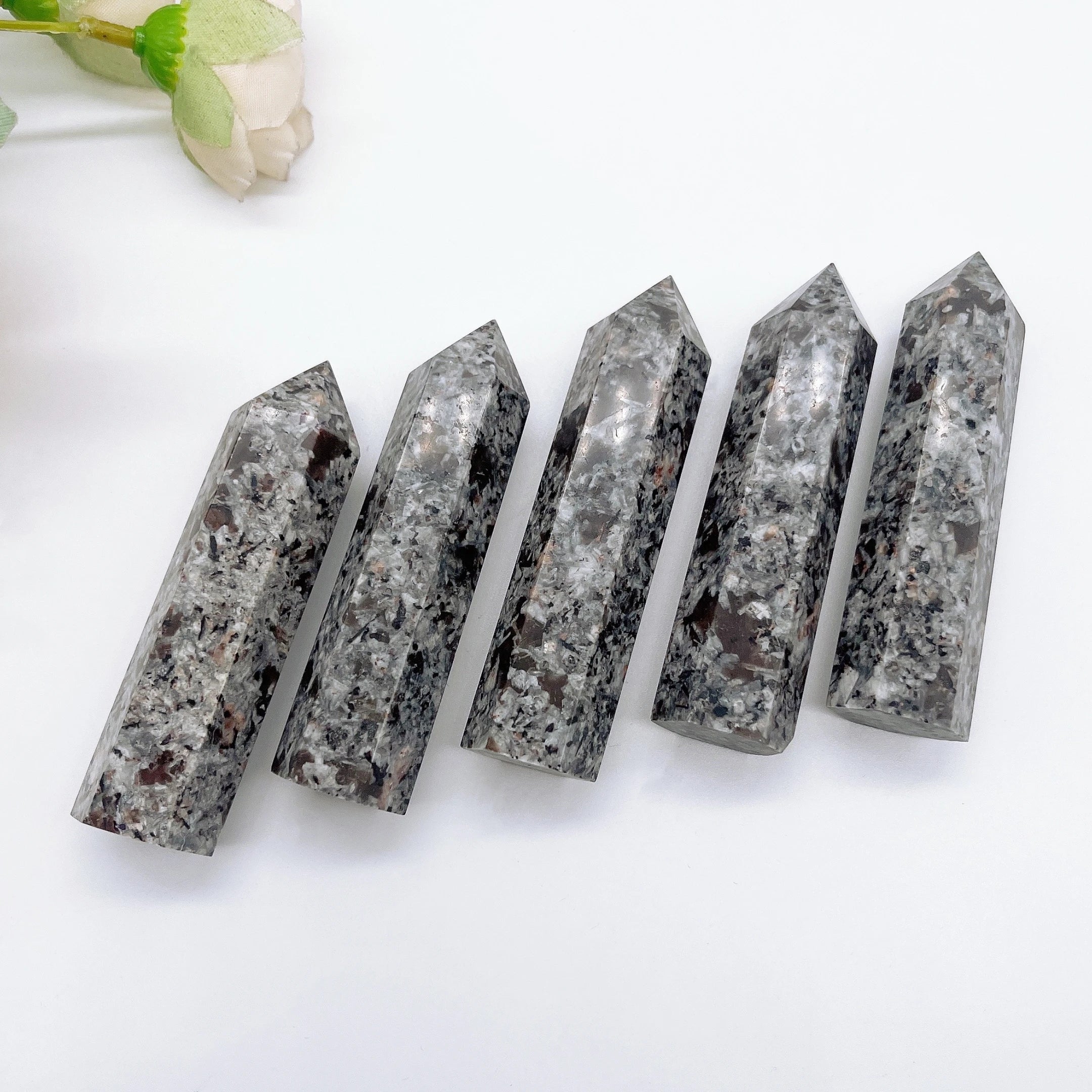 8-9cm Natural Yooperlite Fluorescing Sodalite hexagonenergy Tower Crystal Flame Stone Point Energy Mineral Healing Home Decor