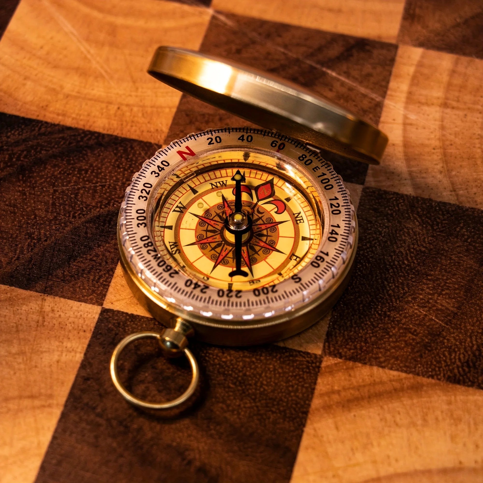 Outdoor Compass stainless steel Multifunctional Mountaineering Camping Hiking Mini Luminous Retro Flip Compasses Outdoor Tool