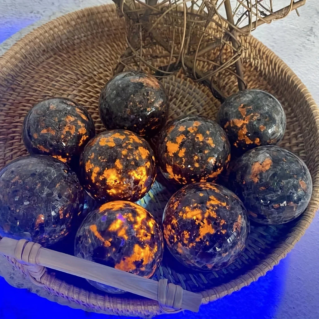 1 Yooperlite Flame Stone Sphere -A Vibrant Crystal Decoration with Orange and Black Inlaid Patterns,perfect for The Home