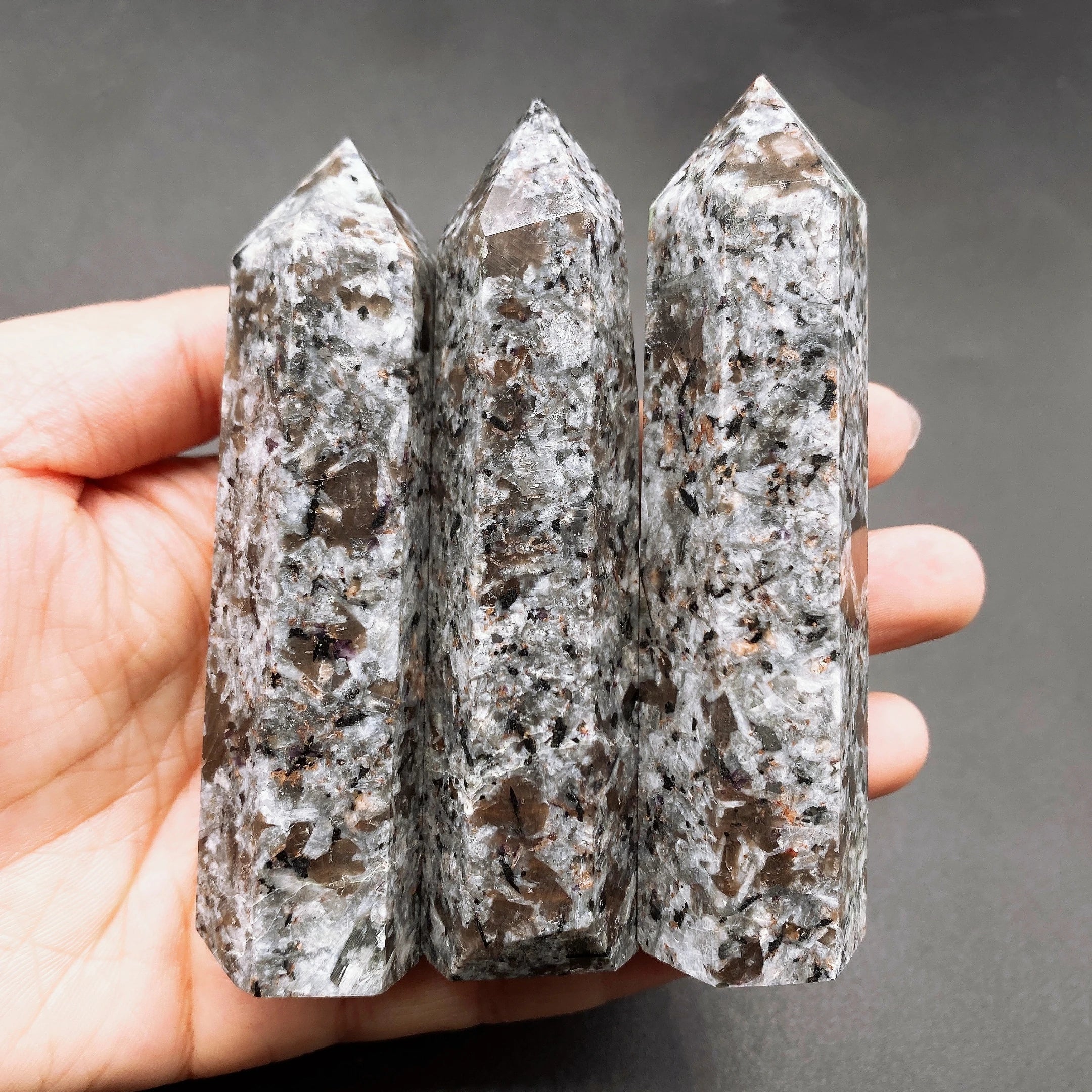 8-9cm Natural Yooperlite Fluorescing Sodalite hexagonenergy Tower Crystal Flame Stone Point Energy Mineral Healing Home Decor
