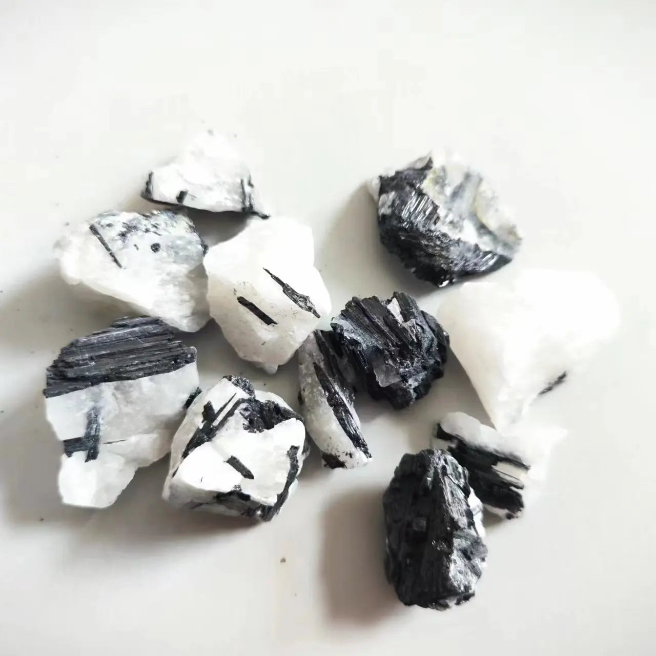 Natural Black Tourmaline Stone White Quartz Stone Repair Ore Home Decoration Stone Mineral Specimen Irregular Crystal Healing