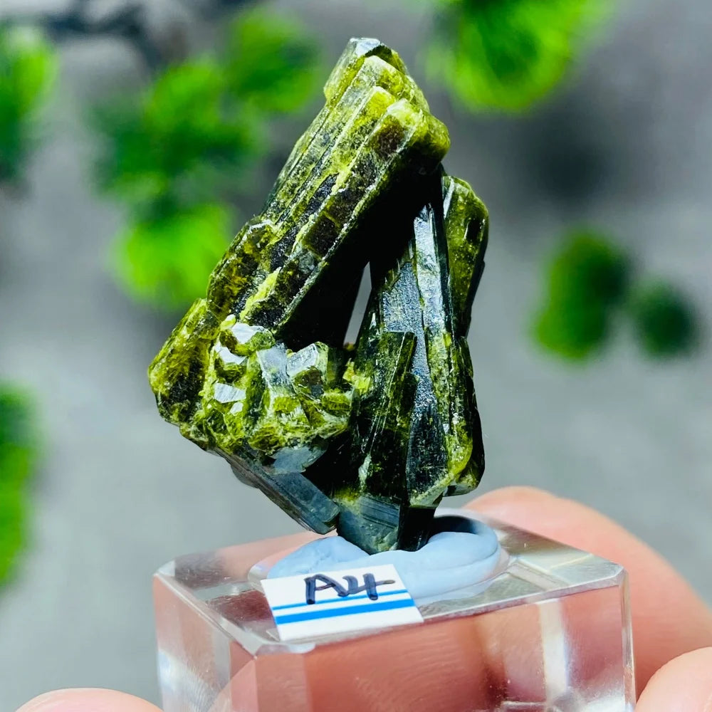 Natural Green Tourmaline Raw Stone  Epidote Healing Crystals Clusters Spiritual Mineral Specimen Collect for Decoration